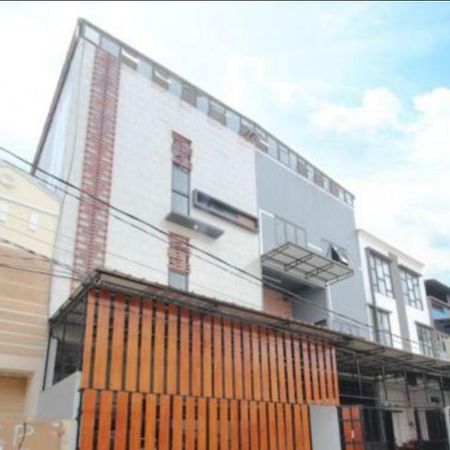 Kamar Keluarga Duri Kosambi Hotel Jakarta Buitenkant foto
